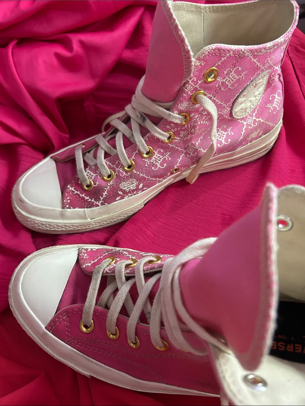 LIMITED EDITION Converse Pink High-Top Boots with White and rose custom design💐💕
